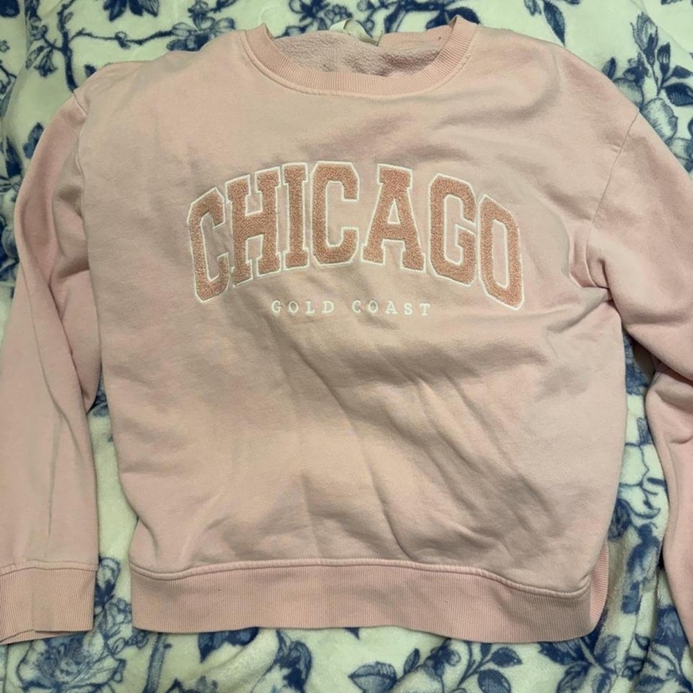 H&M Light Pink 'Chicago Gold Coast' Crewneck Sweatshirt